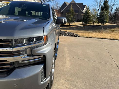 Used 2020 Chevrolet Silverado 1500 High Country w/ Technology Package image 32