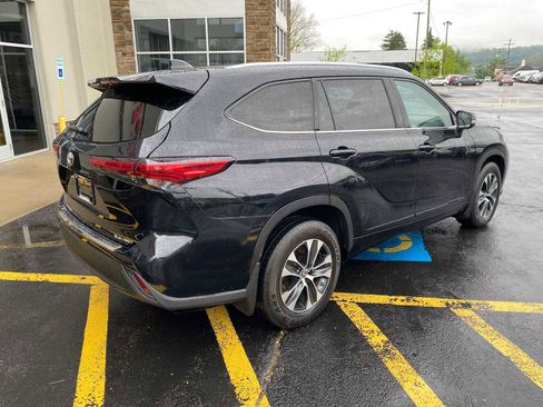Used 2020 Toyota Highlander XLE AWD/4WD image 4