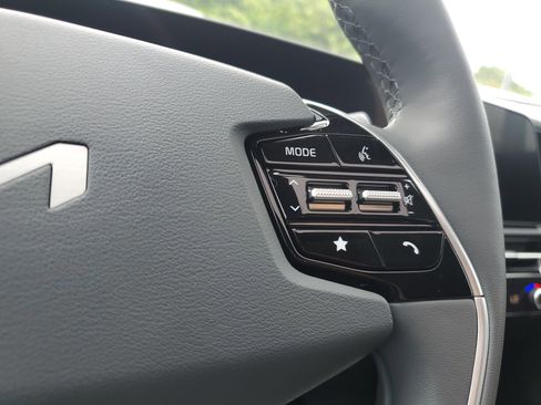 New 2025 Kia Niro SX Touring image 29