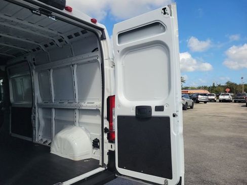 Used 2025 RAM ProMaster 2500 w/ Convenience Group image 8