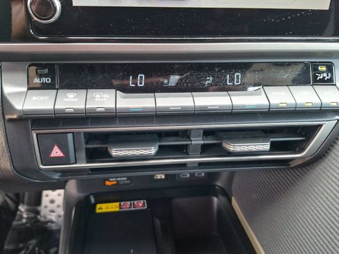 Certified 2025 Toyota Camry SE AWD/4WD image 18