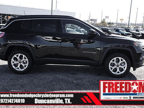 New 2026 Jeep Compass Latitude image 6