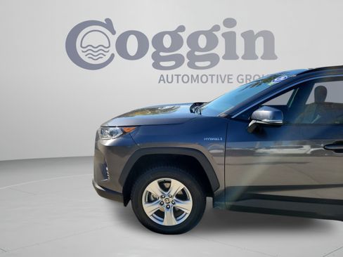 Used 2021 Toyota RAV4 XLE AWD/4WD image 30