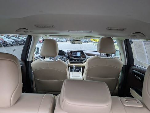 Used 2022 Toyota Highlander XLE image 13