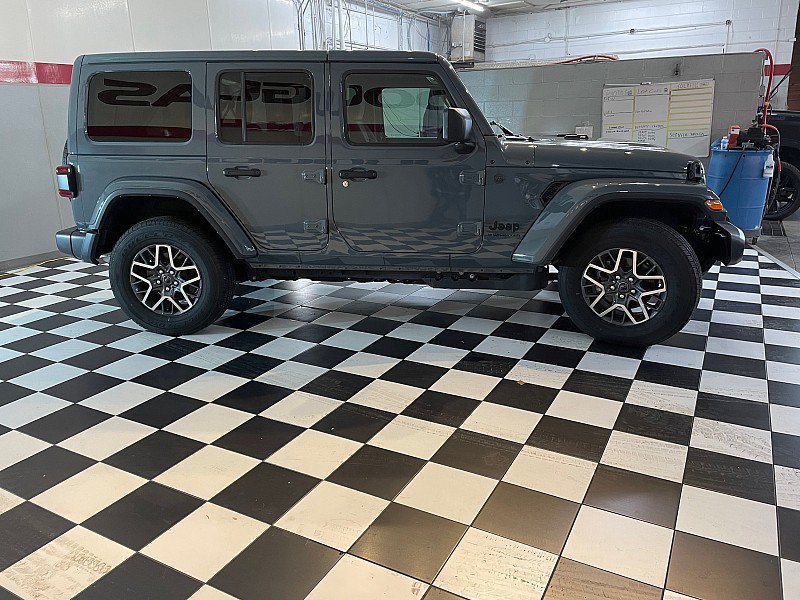 Used 2026 Jeep Wrangler Unlimited Sahara AWD/4WD image 4
