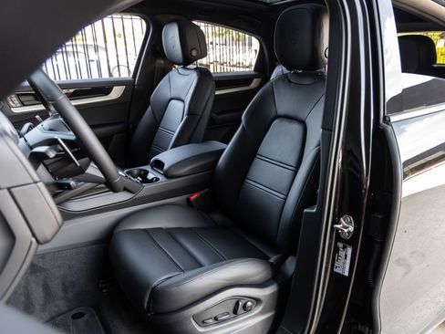 Certified 2025 Porsche Cayenne S AWD/4WD image 5
