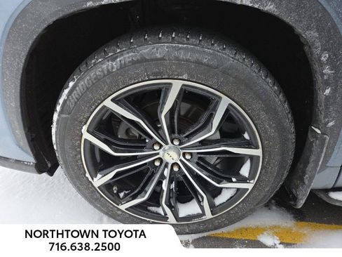 Used 2022 Toyota Highlander Limited image 11