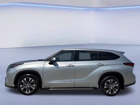 Used 2022 Toyota Highlander XLE image 5