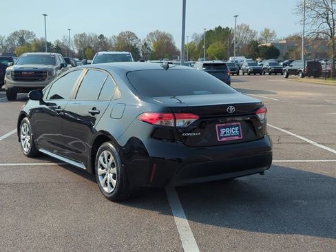 Used 2025 Toyota Corolla LE FWD image 8