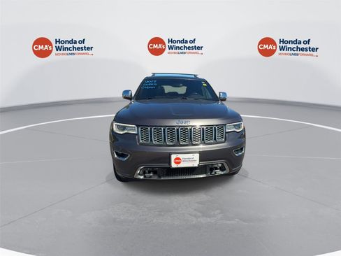 Used 2018 Jeep Grand Cherokee Overland AWD/4WD image 3