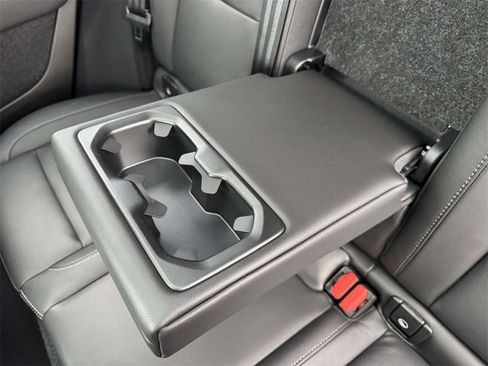 Certified 2025 Volvo XC40 B5 Plus image 10