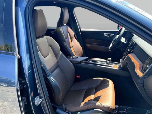 Used 2025 Volvo XC60 B5 Plus AWD/4WD image 8