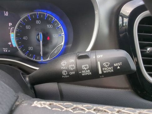 Used 2023 Chrysler Pacifica Touring-L FWD image 29