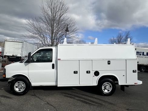 Used 2015 Chevrolet Express 3500 image 17