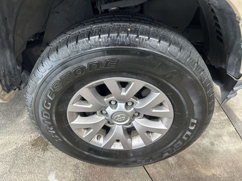 Used 2017 Toyota Tacoma SR5 w/ Tow Package RWD image 52