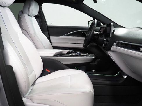 Used 2024 Cadillac Lyriq Luxury image 15