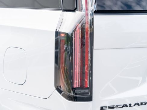 Used 2025 Cadillac Escalade ESV Sport Platinum w/ LPO, ONYX Package RWD image 19