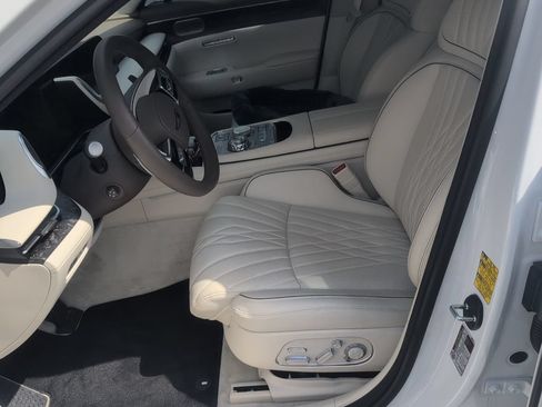 Used 2025 Genesis G90 3.5T AWD/4WD image 4