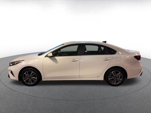 Used 2024 Kia Forte LXS image 9