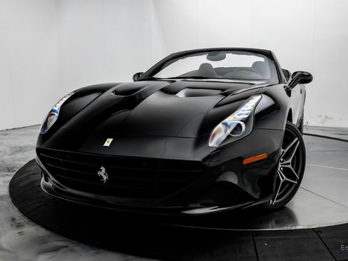 Used 2016 Ferrari California T image 3