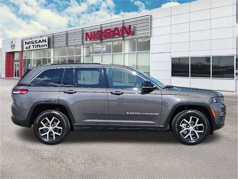 Used 2024 Jeep Grand Cherokee Limited image 7