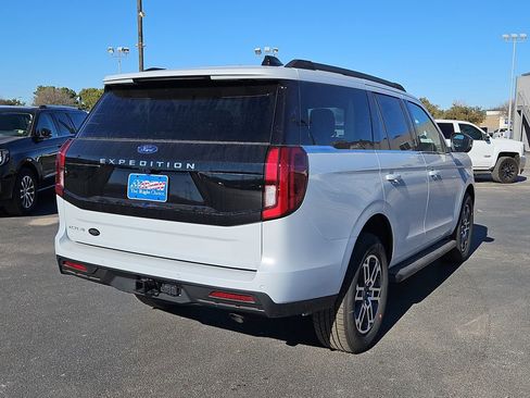 New 2025 Ford Expedition Active image 11