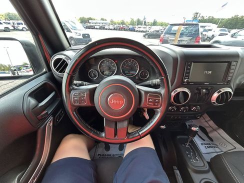Used 2018 Jeep Wrangler Sahara w/ Connectivity Group AWD/4WD image 23
