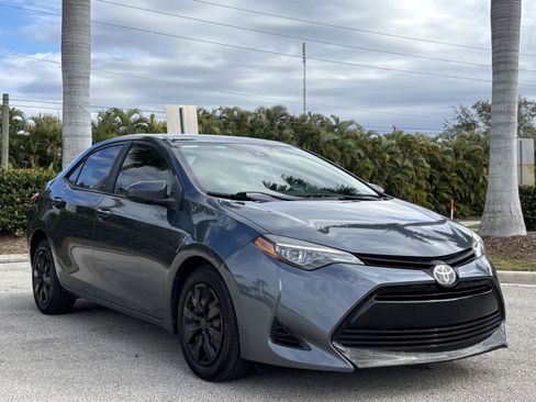 Used 2018 Toyota Corolla XLE image 4