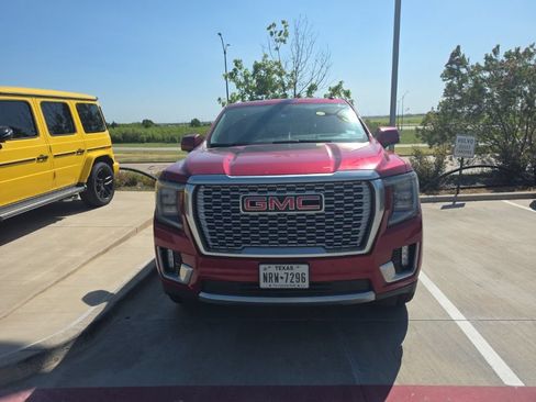 Used 2021 GMC Yukon Denali w/ Denali Premium Package AWD/4WD image 3