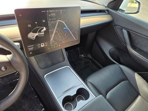 Used 2022 Tesla Model Y Performance image 23