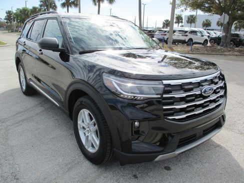 New 2025 Ford Explorer Active w/ Active Comfort Package image 1