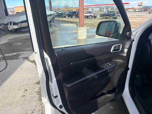 Used 2021 Jeep Grand Cherokee Limited image 18
