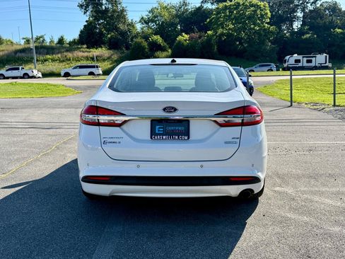 Used 2017 Ford Fusion SE w/ Fusion SE Technology Package FWD image 4