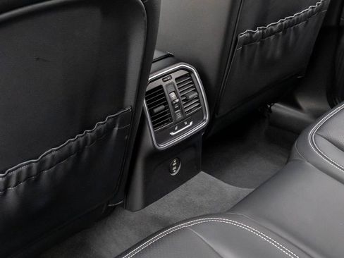 Used 2022 Porsche Macan S image 19