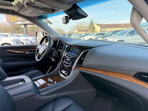 Used 2019 Cadillac Escalade Luxury image 21