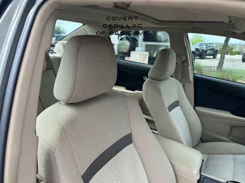 Used 2014 Toyota Camry XLE w/ Convenience Package image 16
