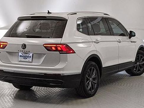 Used 2022 Volkswagen Tiguan SE image 3