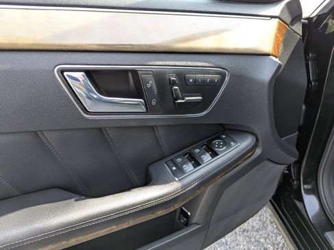 Used 2010 Mercedes-Benz E 350 4MATIC Sedan image 12
