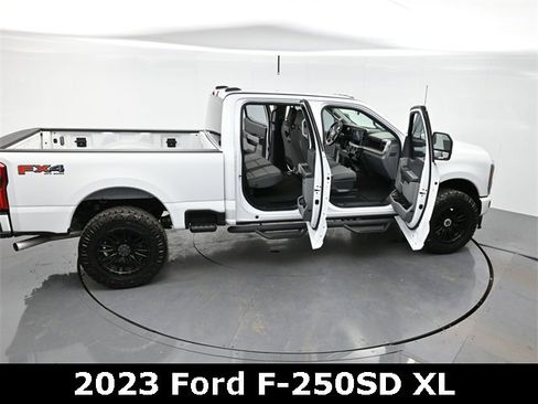 Used 2023 Ford F250 XL w/ STX Appearance Package image 39
