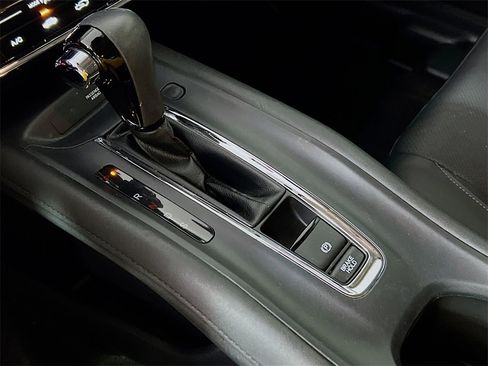 Used 2019 Honda HR-V Touring image 19