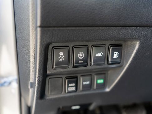 Used 2019 Nissan Rogue SV image 19