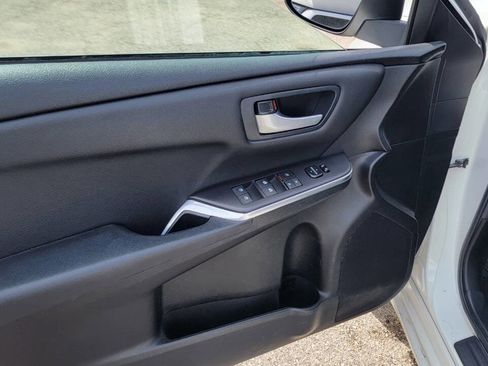 Used 2017 Toyota Camry SE image 25