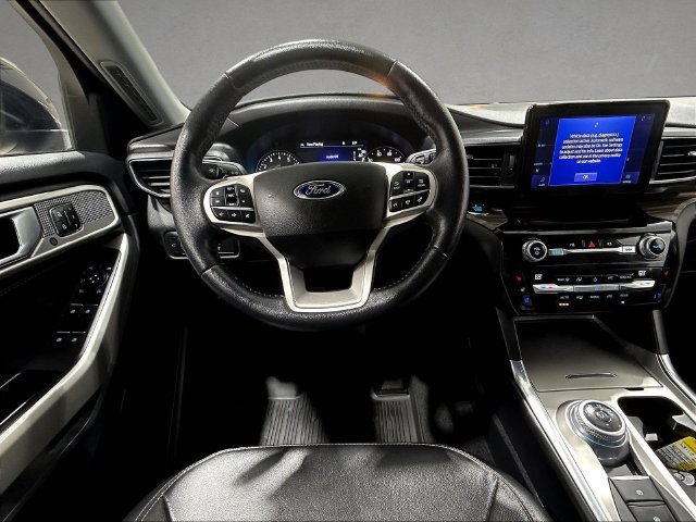 Used 2021 Ford Explorer Limited w/ Equipment Group 301A AWD/4WD image 12