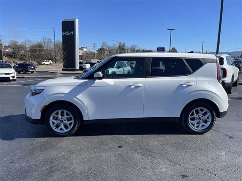 Certified 2023 Kia Soul LX w/ Option Group 015 image 3