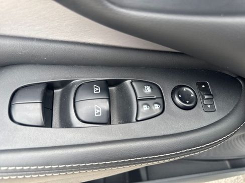 Used 2023 Nissan Murano SV w/ SV Midnight Edition Package FWD image 16