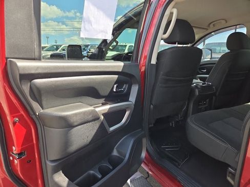 Used 2018 Nissan Titan SV w/ SV Convenience Package image 10