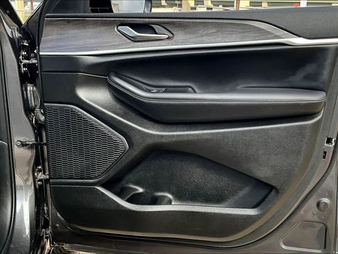 Used 2023 Jeep Grand Cherokee L Limited image 21