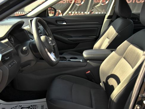 Used 2025 Nissan Altima 2.5 SV FWD image 17