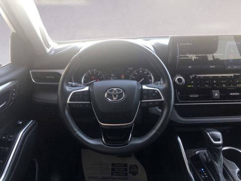 Used 2022 Toyota Highlander Platinum image 12