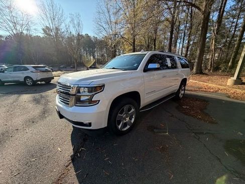 Used 2020 Chevrolet Suburban Premier image 2